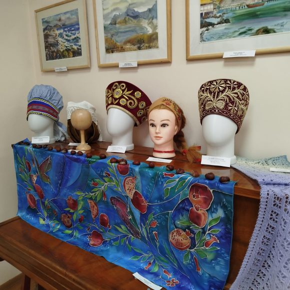 PHOTO-2025-10-31-16-04-46 Презентация к выставке «Уж небо осенью дышало»