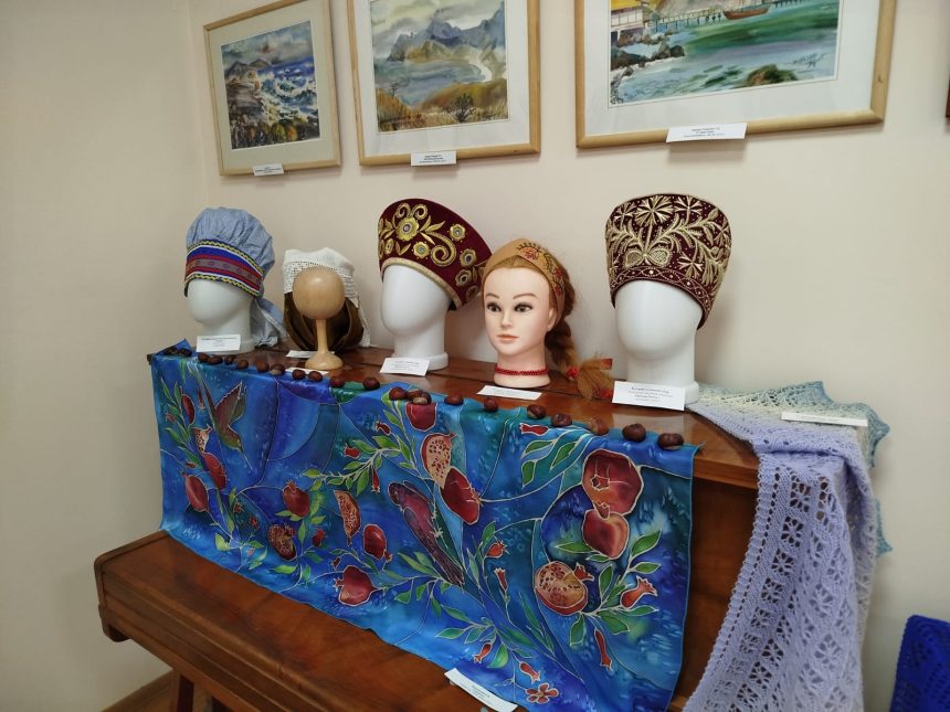 Презентация к выставке «Уж небо осенью дышало»