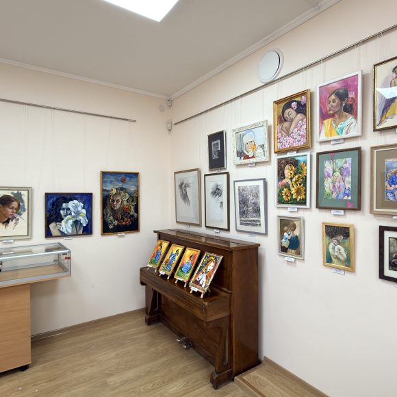 Выставка «Женское лицо «Крымской весны»